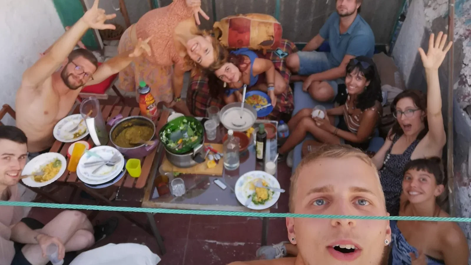 A cena nella comune di viaggiatori che ci ha ospitati, Granada, 30 luglio 2019
